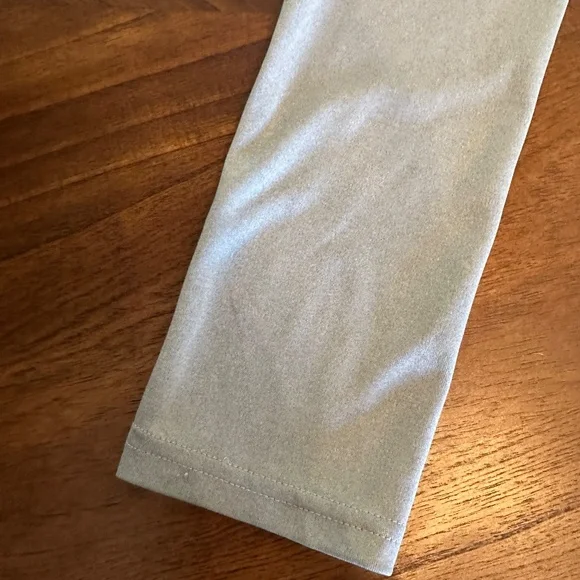 Boys size large Under Armour athletic shirt 3 Pack - Picture 4 of 9